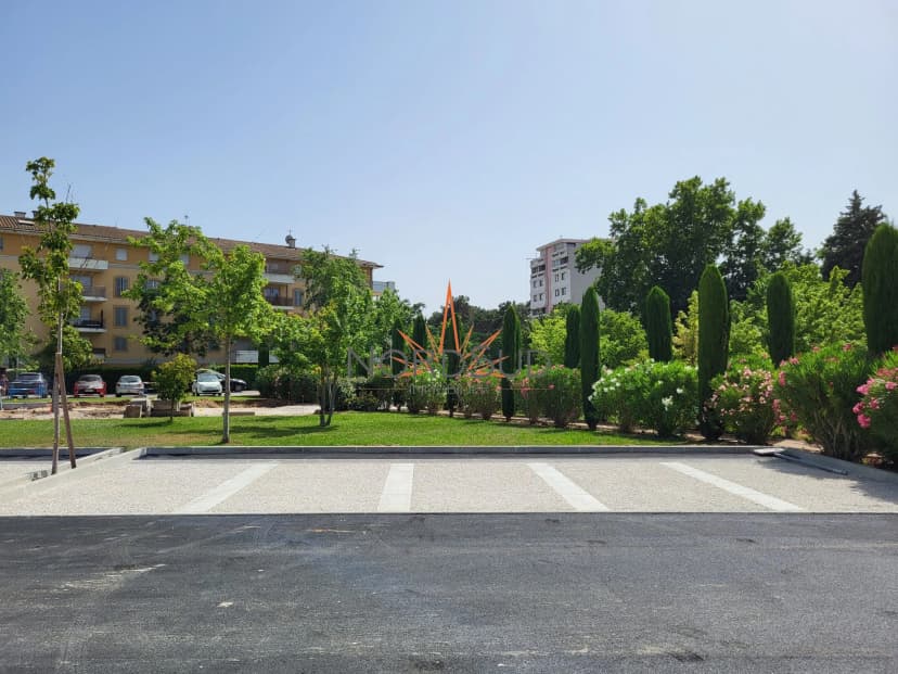 thumbnail of estate's photo