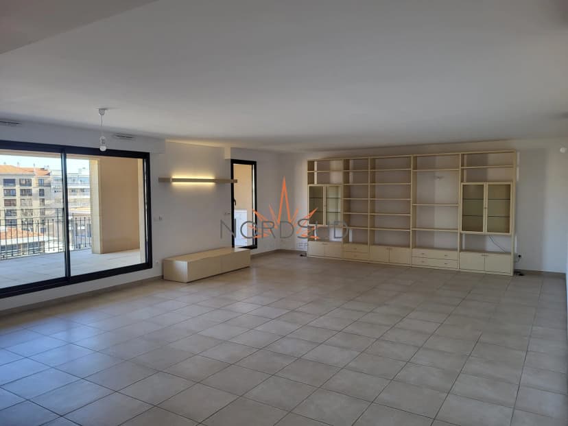 thumbnail of estate's photo